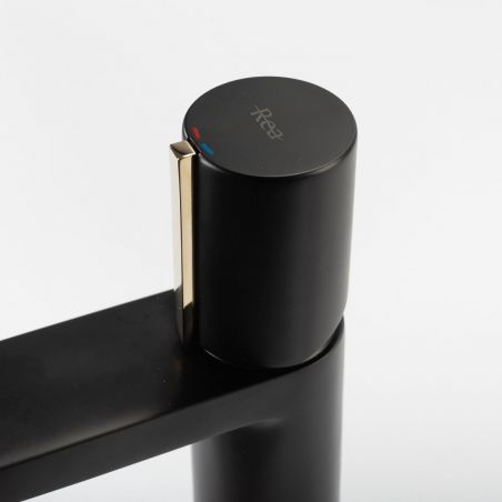 Baterie lavoar REA-Icon Low, montaj pe lavoar, finisaj negru mat-gold, perlator aer, design deosebit