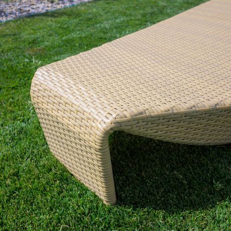 Sezlong de plaja, Bej, aluminiu si poliratan, forma de frunza , ideal pentru pisicina, teresa , Acapulco