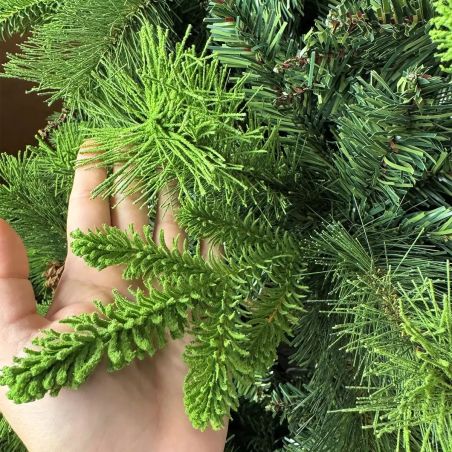 Brad de Craciun premium, ramuri 3D, 220 cm, Himalaya, design deosebit, aspect natural cu conuri