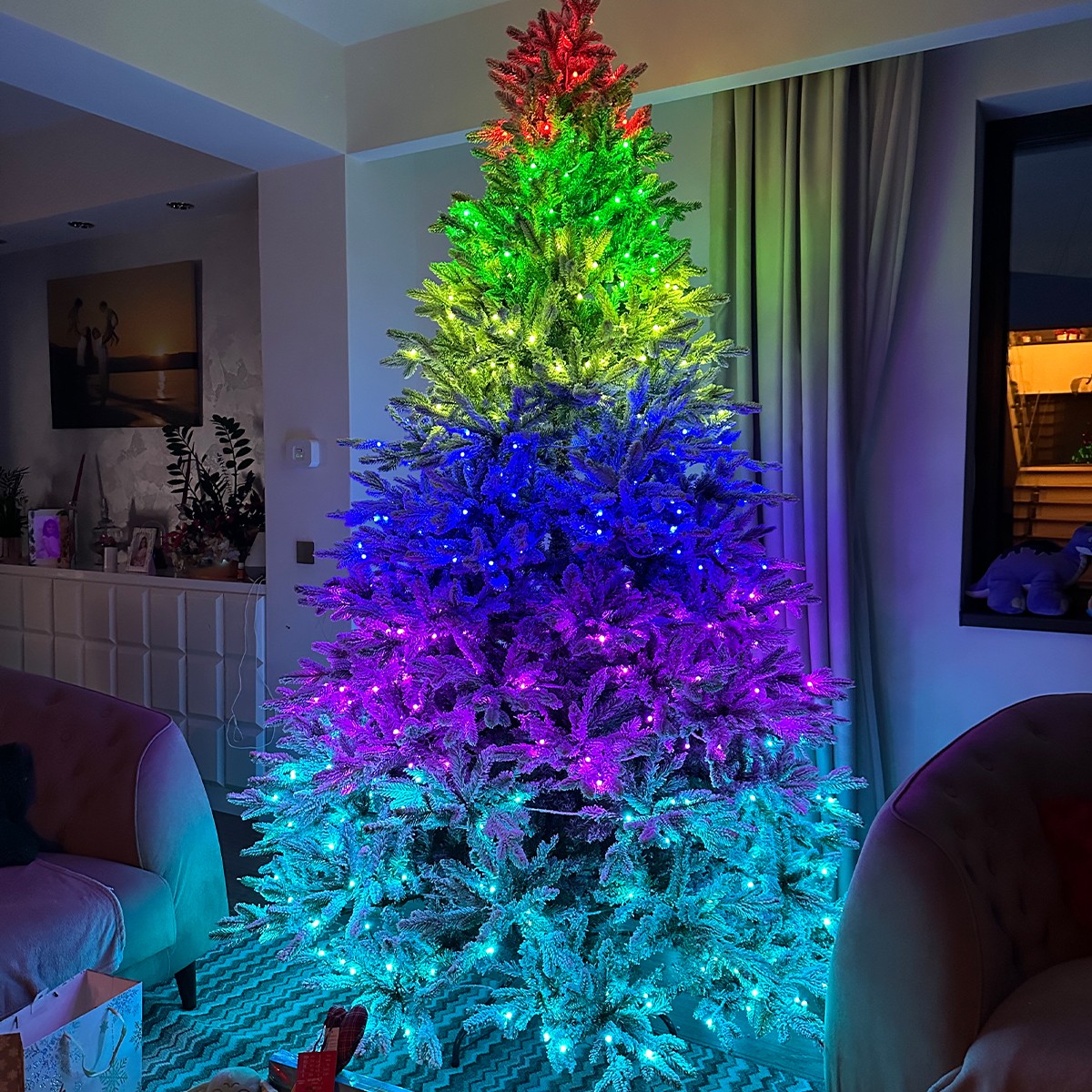 Brad artificial , Nins, ramuri 3D, Led RGB 32 moduri, telecomanda, suport metalic, 3170 crengute Polar, 220 cm