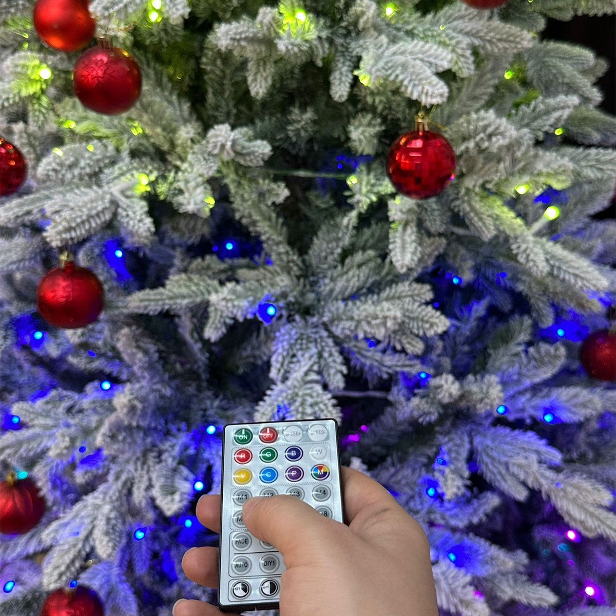 Brad artificial , Nins, ramuri 3D, Led RGB 32 moduri, telecomanda, suport metalic, 3170 crengute Polar, 220 cm