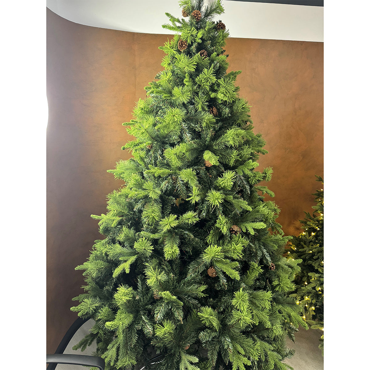 Brad de Craciun premium, ramuri 3D, 220 cm, Himalaya, design deosebit, aspect natural cu conuri