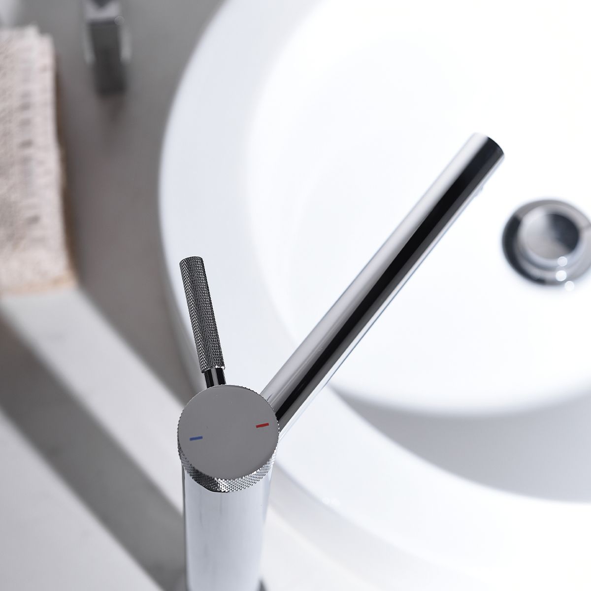 Baterie lavoar EGO-Tiona Chrome High, montaj pe blat, finisaj Crom, perlator aer, design deosebit