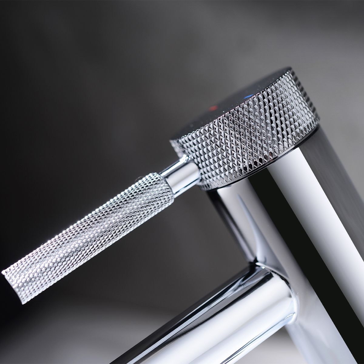 Baterie lavoar EGO-Tiona Chrome, montaj pe lavoar, finisaj Crom, perlator aer, design deosebit