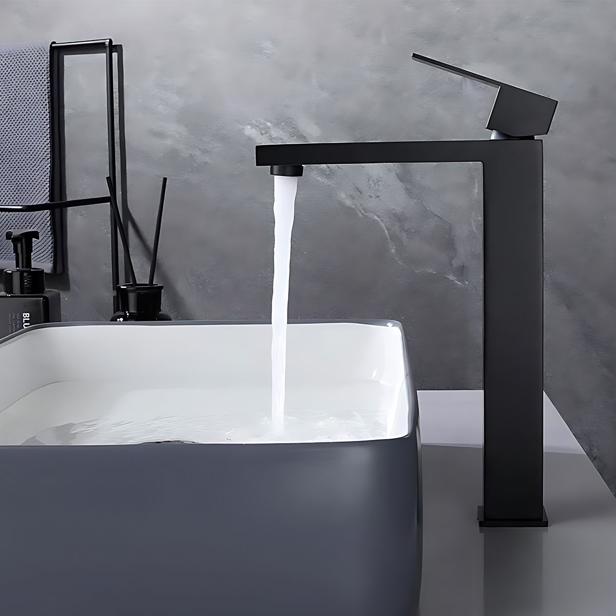 Baterie lavoar, perlator, montaj pe blat, Negru Mat, inaltime 30 cm, Mira