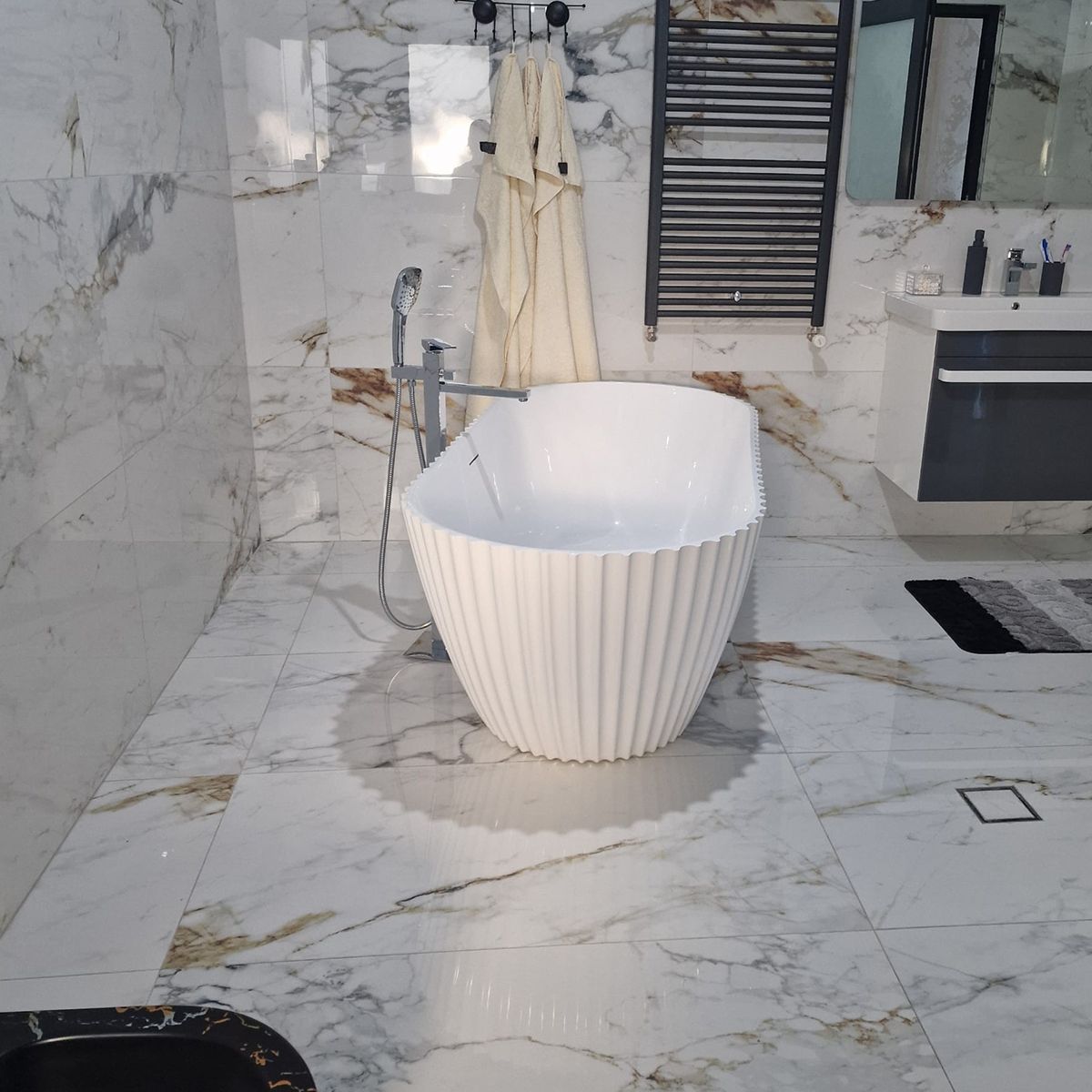 Cada de baie, freestanding, compozit mineral, ventil alb inclus, Alb Lucios, 170x80 cm, Bali