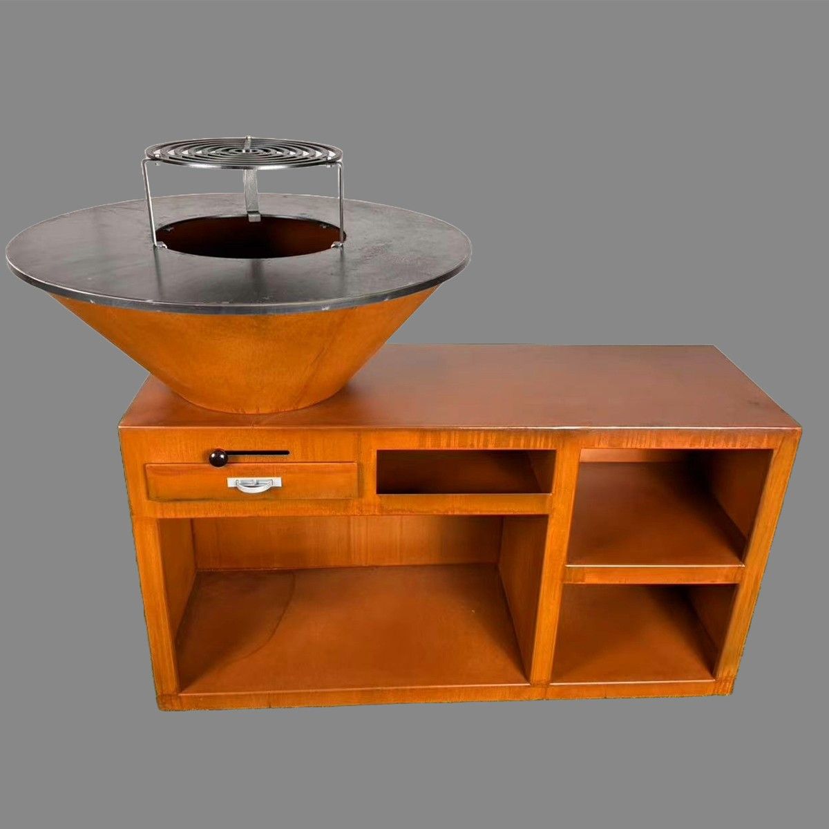 Gratar pe lemn cu plita, spatiu mare de depozitare lemne, 2 rafturi laterale otel corten, dia 85x130x100 cm, Helio